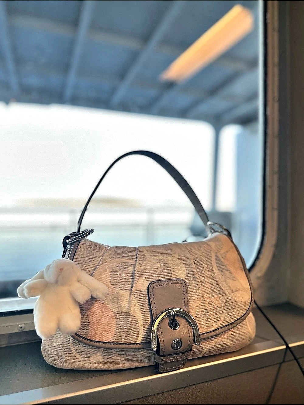Vintage Coach Soho Flap Bag - Grey/Pink Optic C Woven Jacquard - Picture 3 of 4